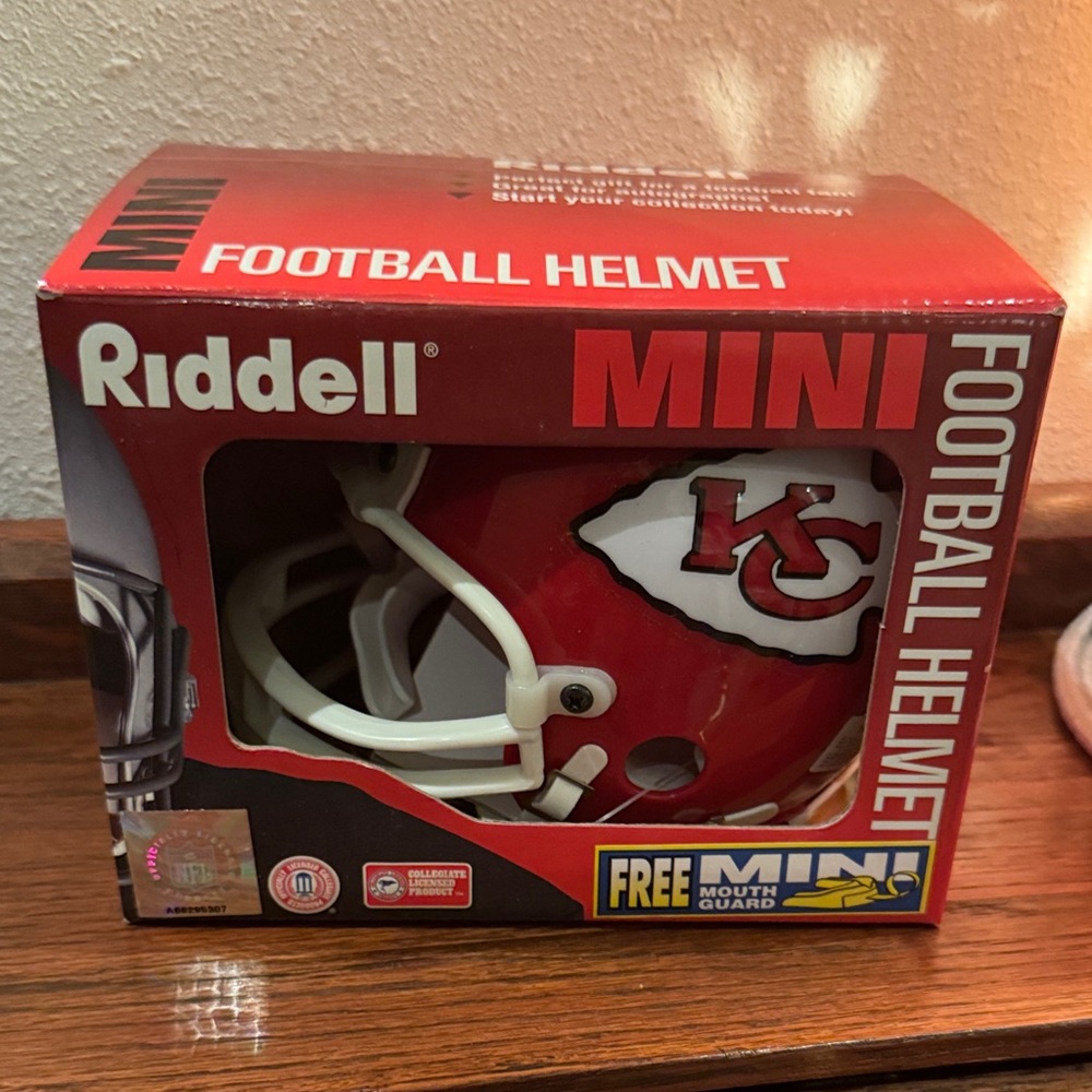 New Riddell Kansas City Chiefs Mini Football Helmet